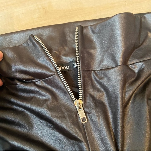 BNWT Boohoo women’s black front  zip wet‎ look leggings in size 6 - Picture 4 of 11